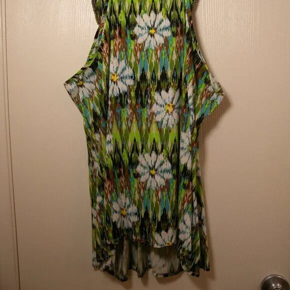 Green Floral Beaded Halter Style Top 1X - Picture 10 of 12